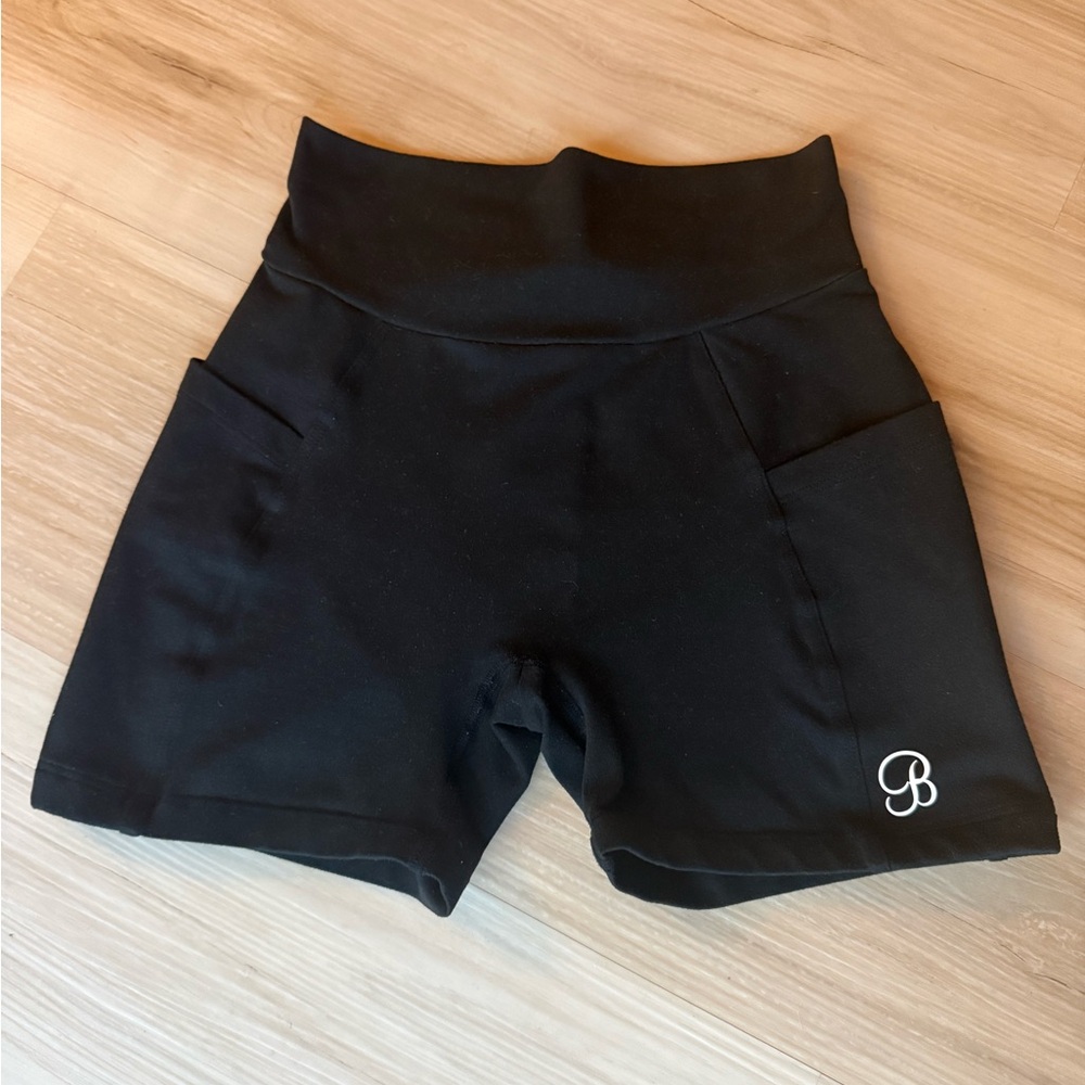 Bombshell V-back shorts